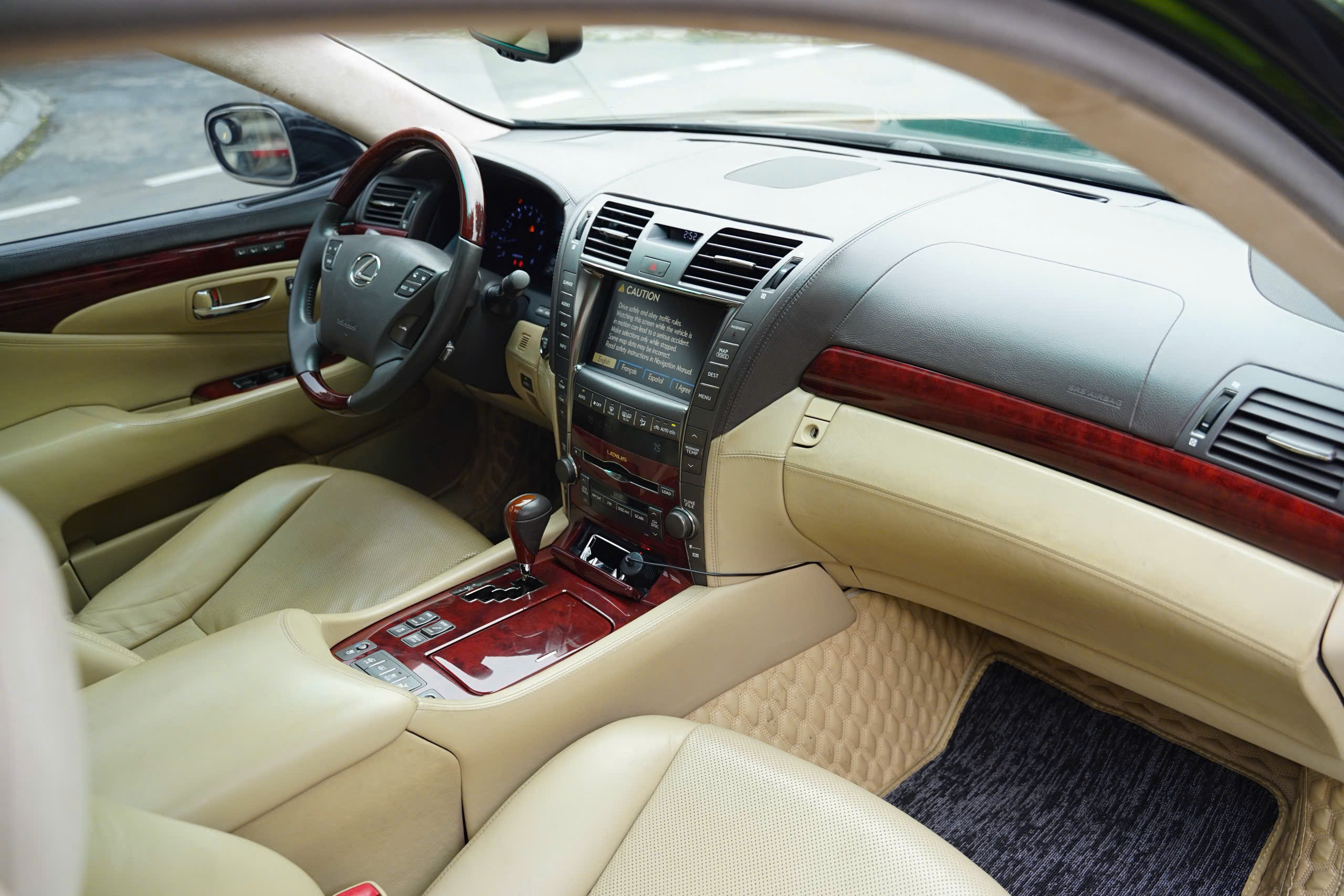 51386807567546932113