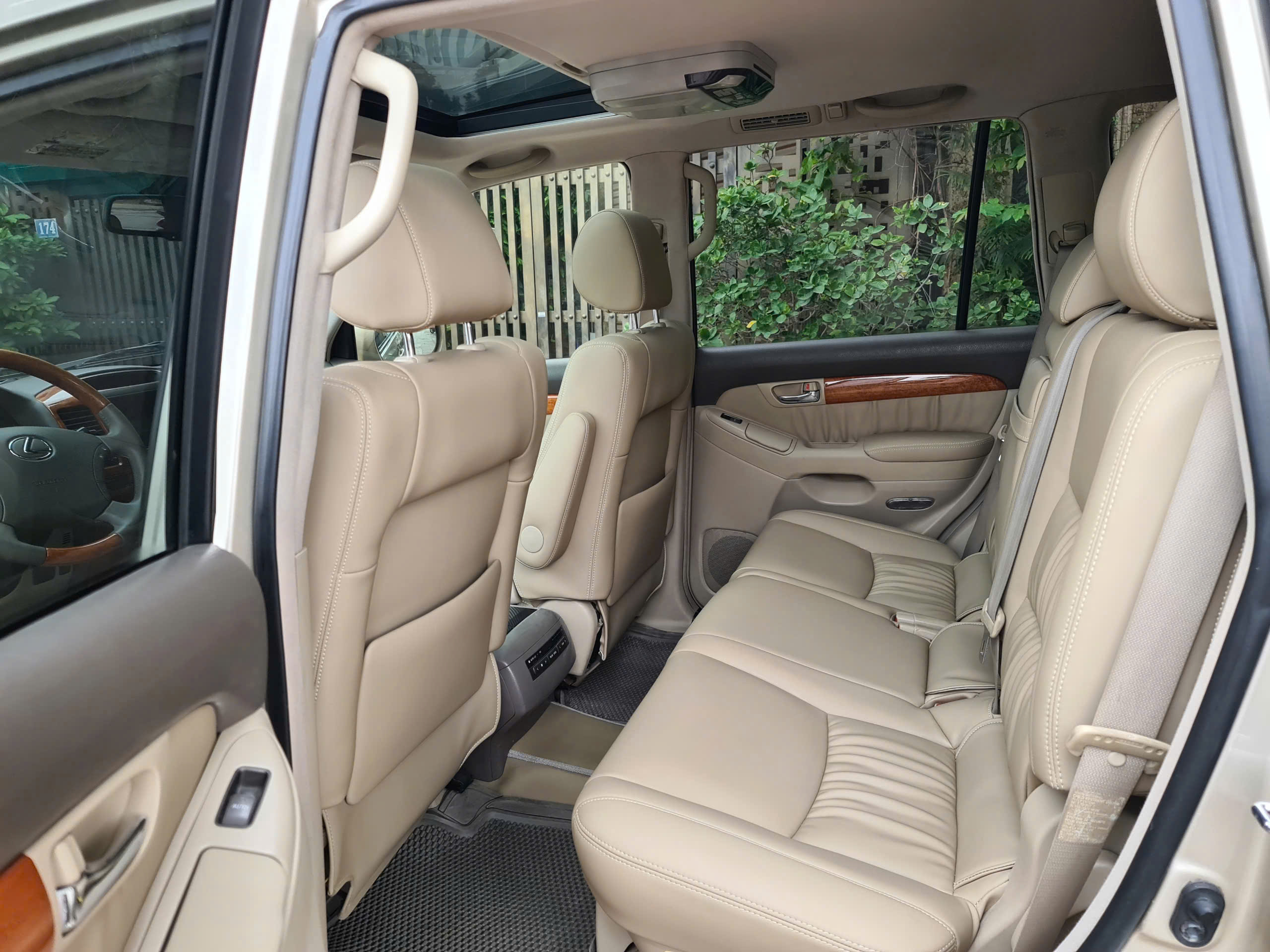 z7649473200424_006_7487de9c72a4b7f9190c654dd43b1fd1