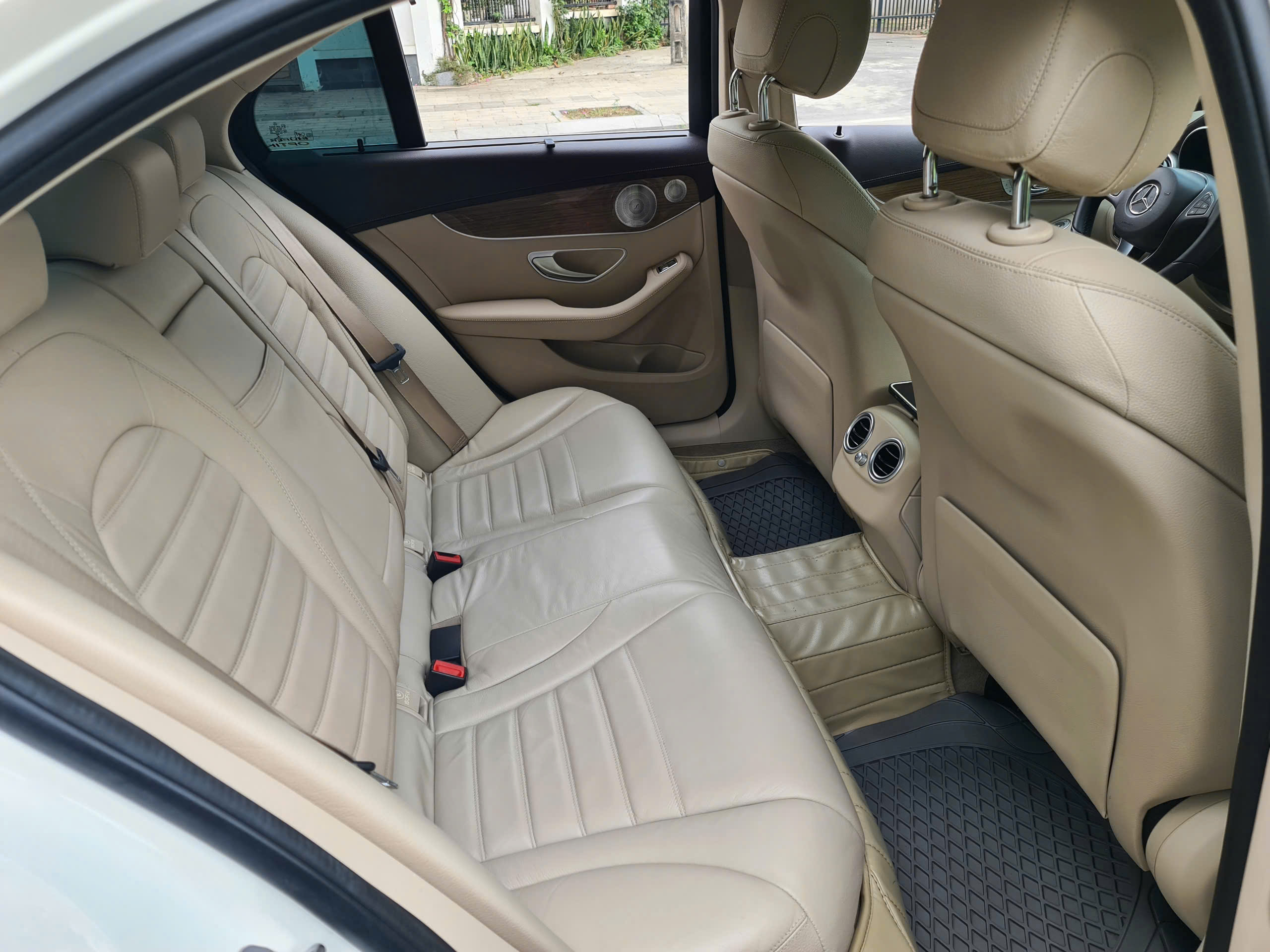 z7653338760163_007_7589cd6c517920ae080e9fc21876e370