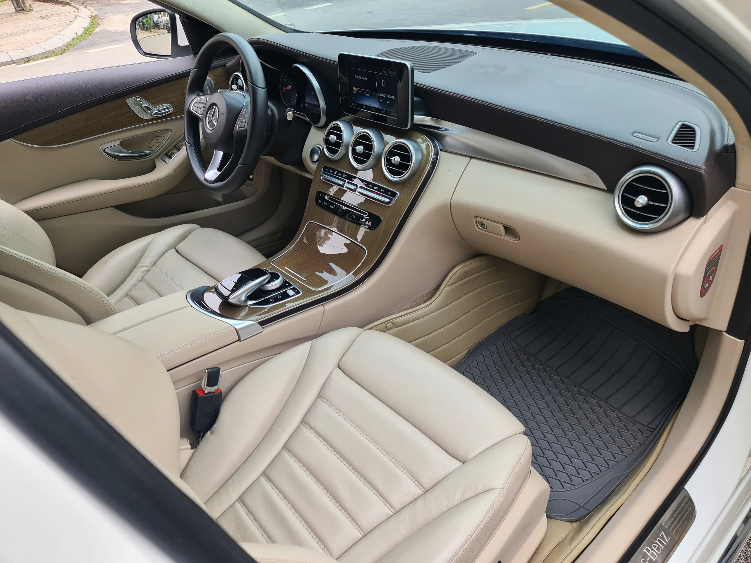 z7653338760163_008_3289be99229dbd78a48042d3fb5a31c8