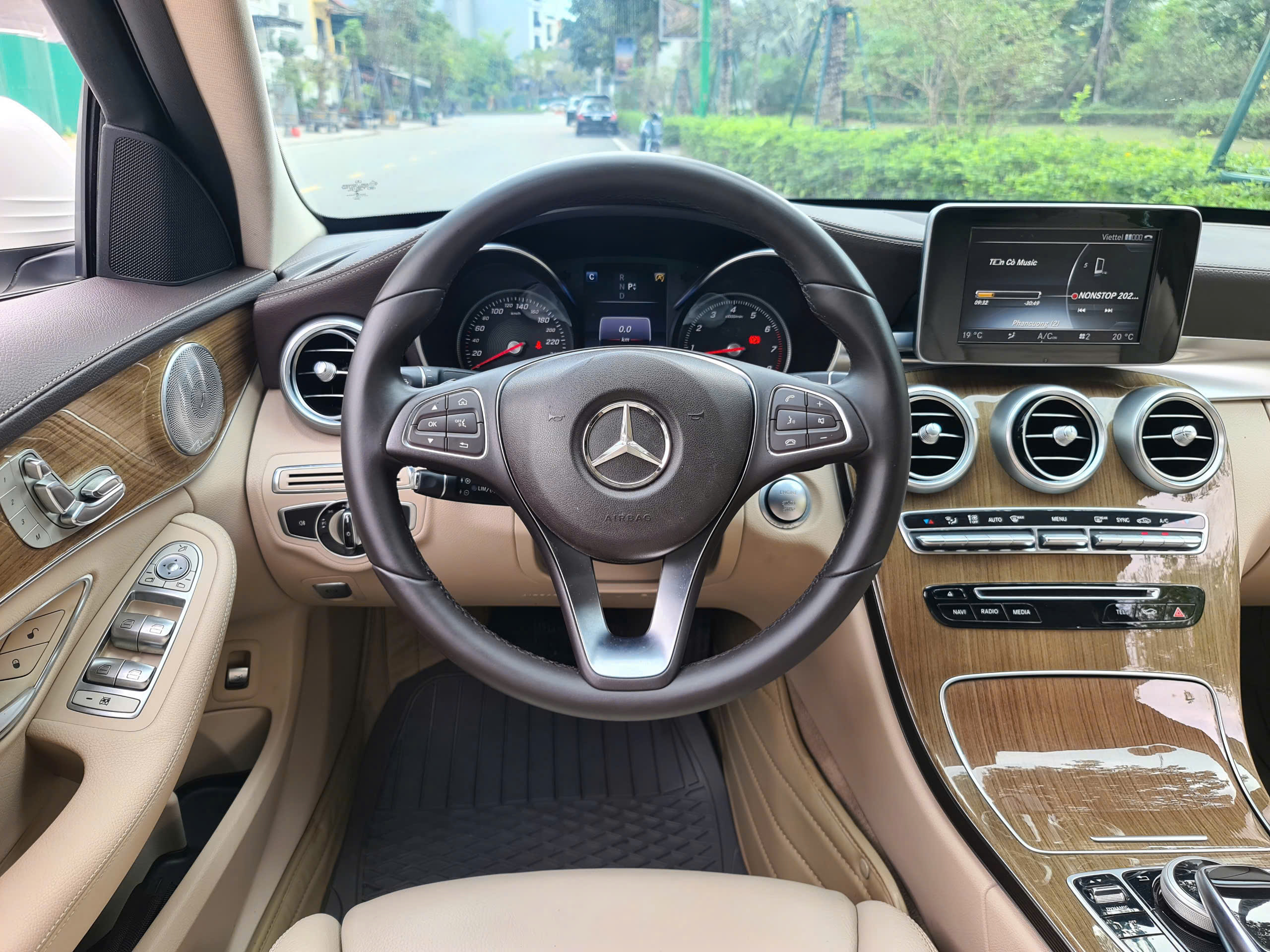 z7653338760163_010_002d612eb4f54b87eb26976bf382492e